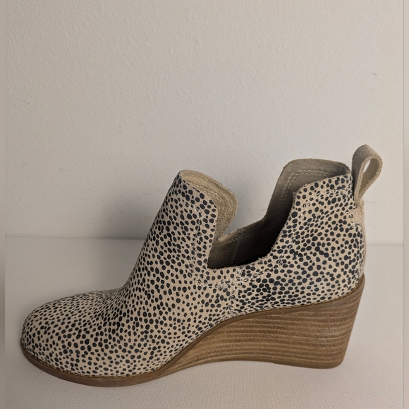 TOMS 10016177 Women's Kallie Cheetah Wedge Bootie Boots Shoes Size 6 Cutout - Picture 4 of 12